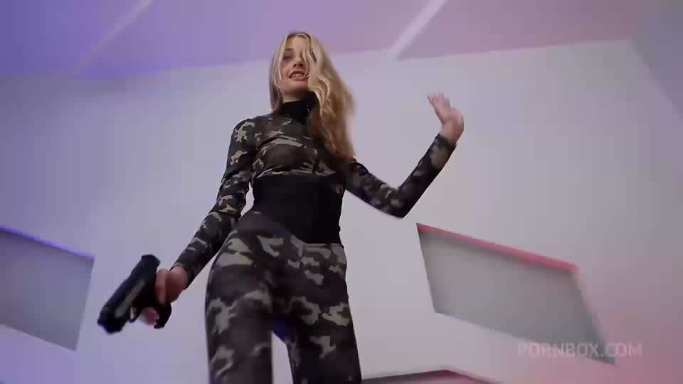 @SashaPaige乌克兰女兵俘虏被轮奸爆菊喝尿多人运动射精骚逼饮尿挑逗性交