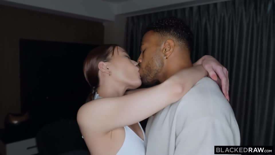 BlackedRaw 日本AV女优【青木桃】25.10.23  (Momo Sakura) 首部Bl性交异国挑逗骚逼射精