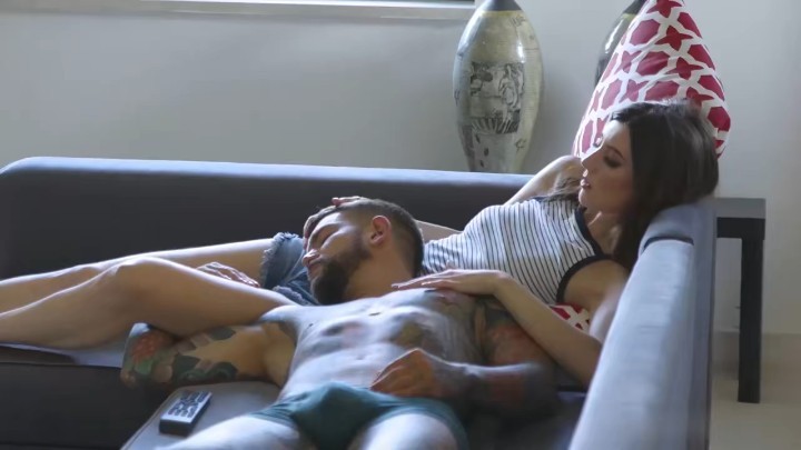 欧美无码高清~缺乏激情需要为他们的性生活添加乐趣，极品女友开发菊花供男友快活。性交挑逗骚逼射精