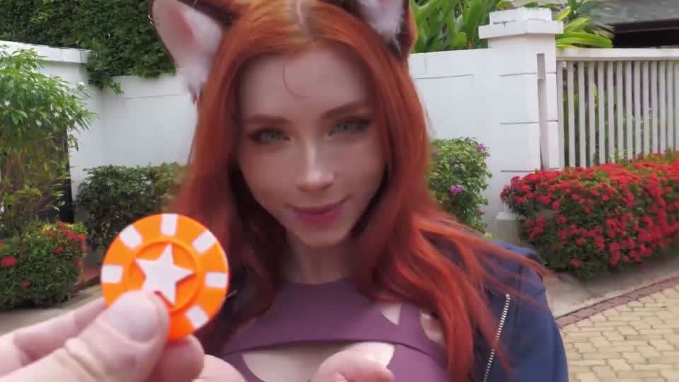 网红福利姬毛子美女Cosplay【Sweetie_Fox 】甜美小狐狸户外公开挑逗脱光，只剩比基尼！白虎骚逼性交